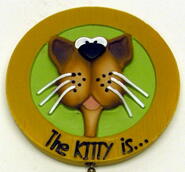 Kylskåpsmagnet Kitty is...